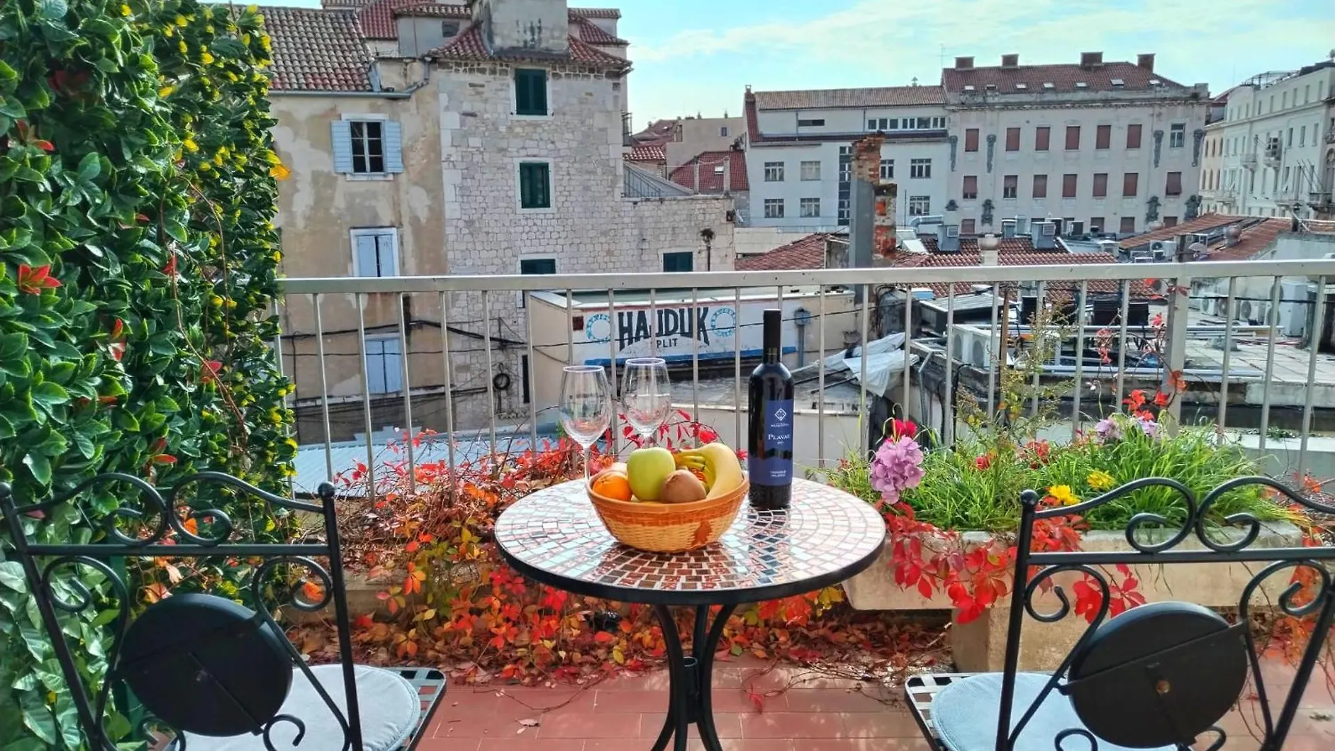 Sunny Terrace location